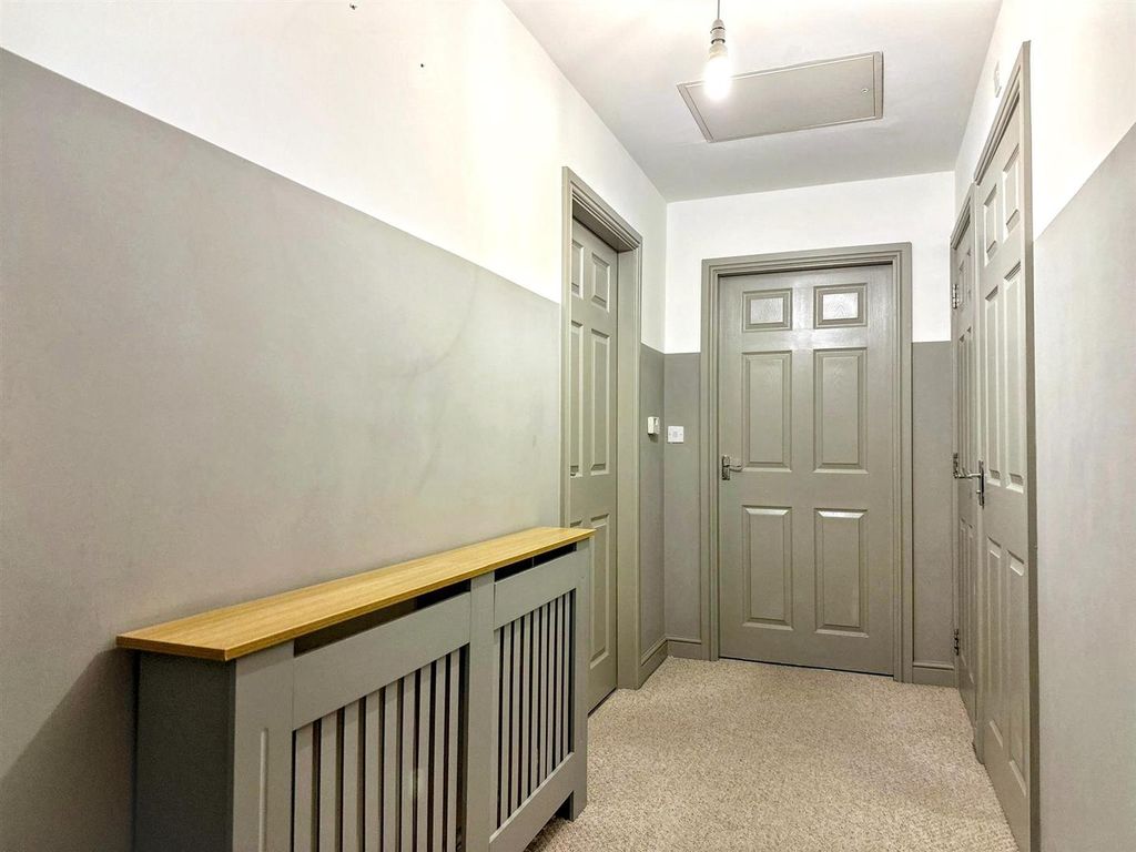 Property photo 3 of 15 Entrance Hallway