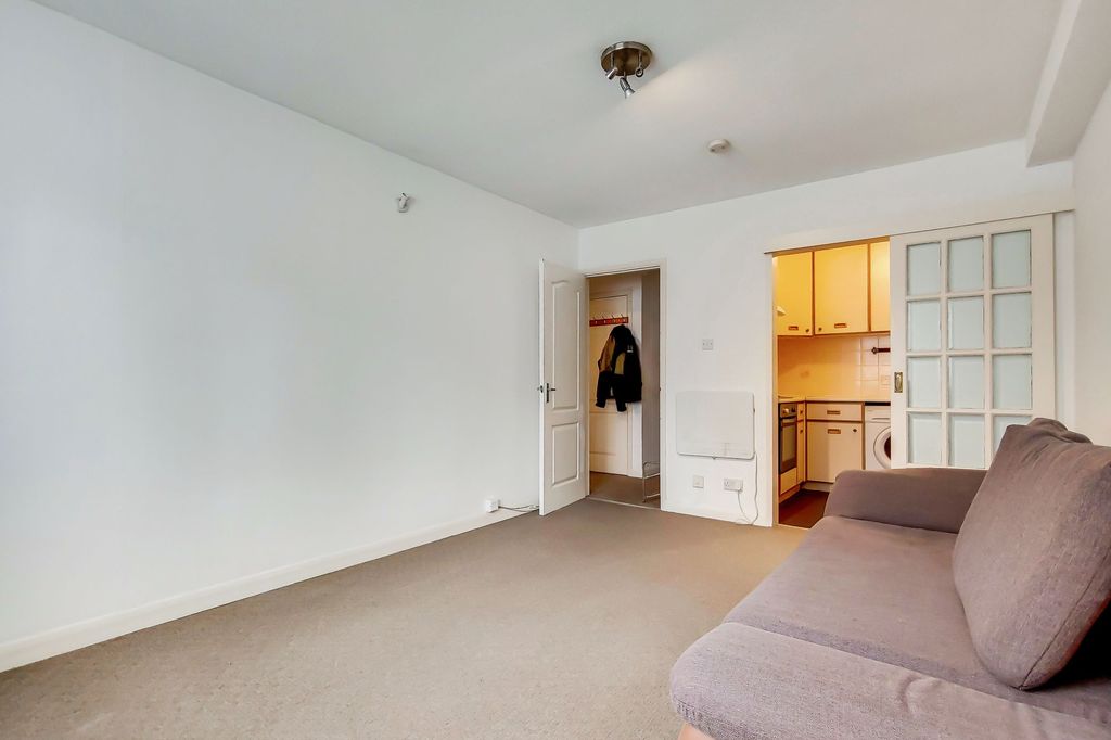 Property photo 3 of 8