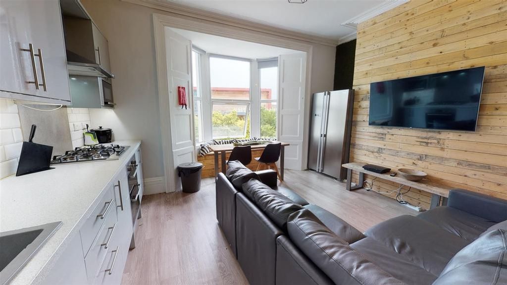 Property photo 3 of 13 A Spacious And Bright Modern Living Room Featuring...