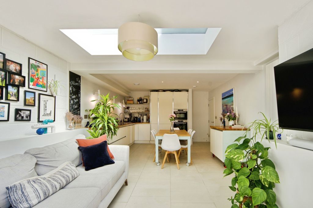 Property photo 2 of 17 Open Plan Living