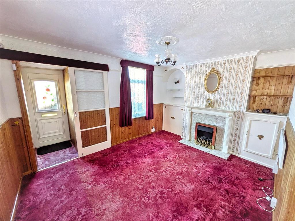 Property photo 3 of 15 Living Room