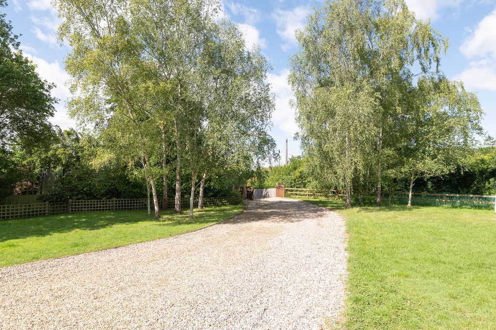 Property photo 2 of 35