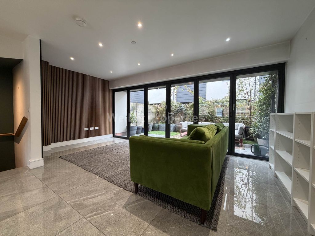 Property photo 2 of 25