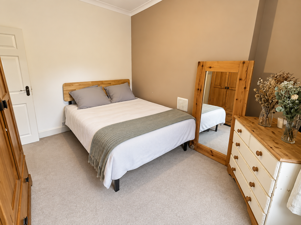 Property photo 1 of 9 Furnished Room With Bills Included
