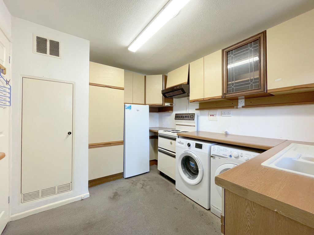 Property photo 3 of 20 Pyefleet Close