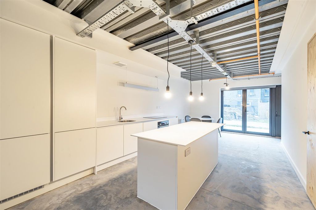 Property photo 3 of 10 1369167-1-68Efc65Bce015.Jpg