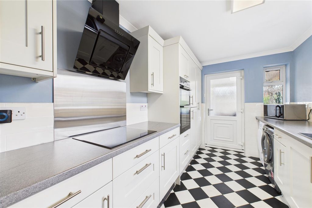Property photo 2 of 14 Kitchen