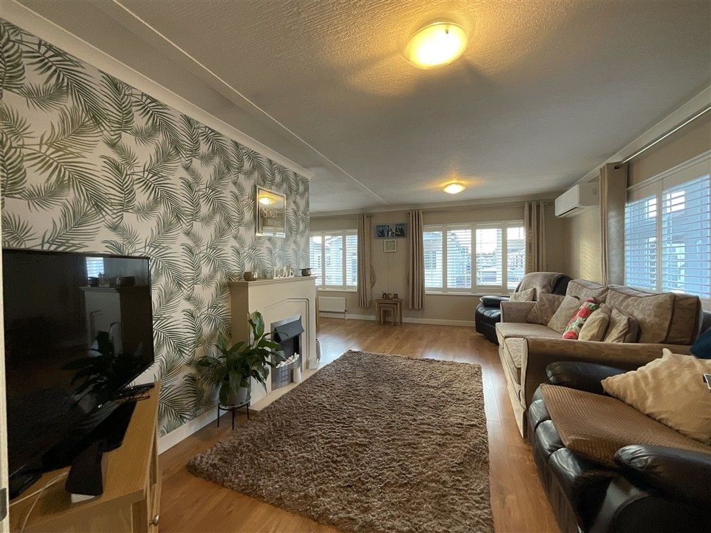 Property photo 2 of 10 Lounge Area