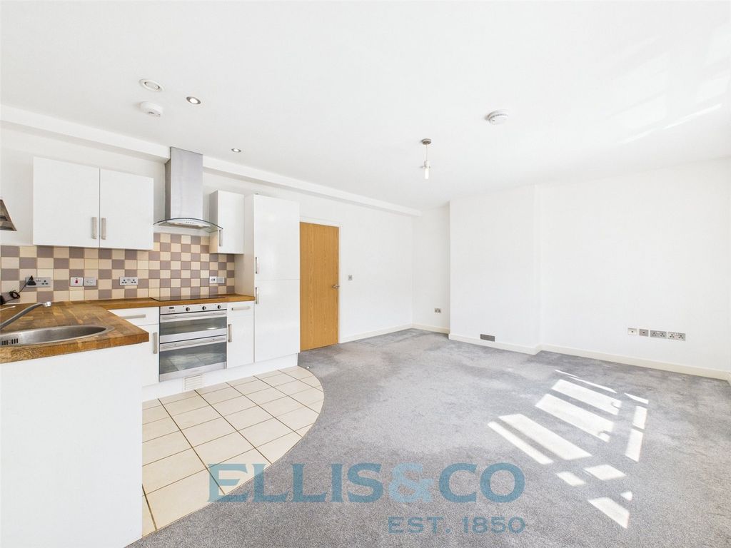 Property photo 3 of 9 Picture No. 27