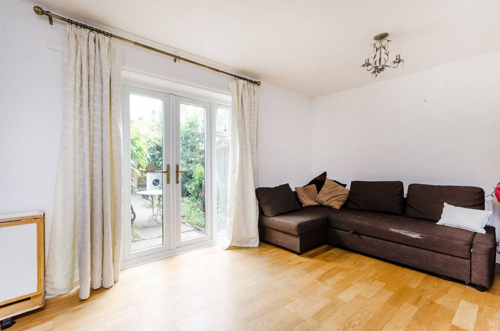 Property photo 1 of 9