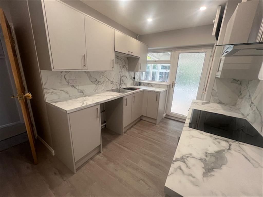 Property photo 3 of 11 Kitchen