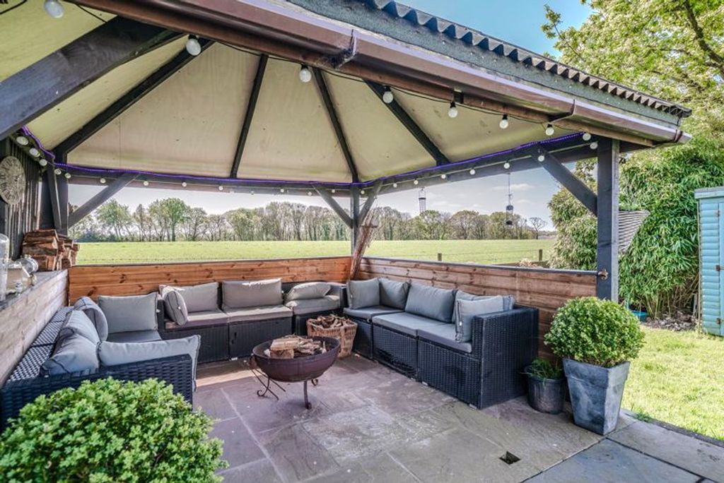 Property photo 1 of 41