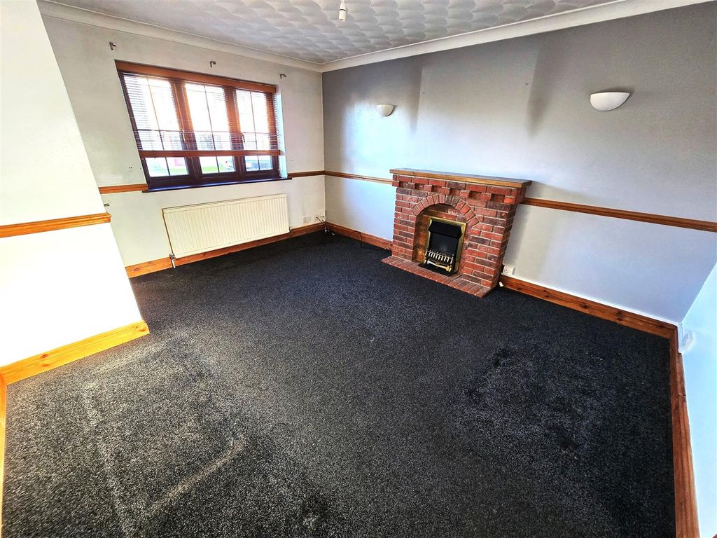 Property photo 2 of 10 Lounge (2)