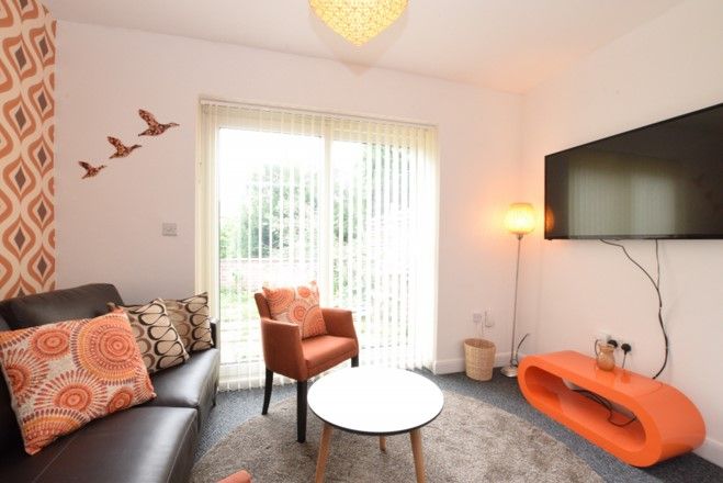 Property photo 1 of 10 Living Room