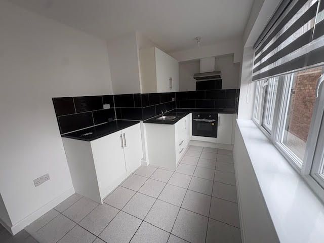 Property photo 3 of 6 Kitchen