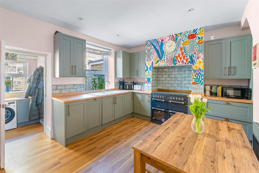 Property photo 2 of 19 Dining Kitchen