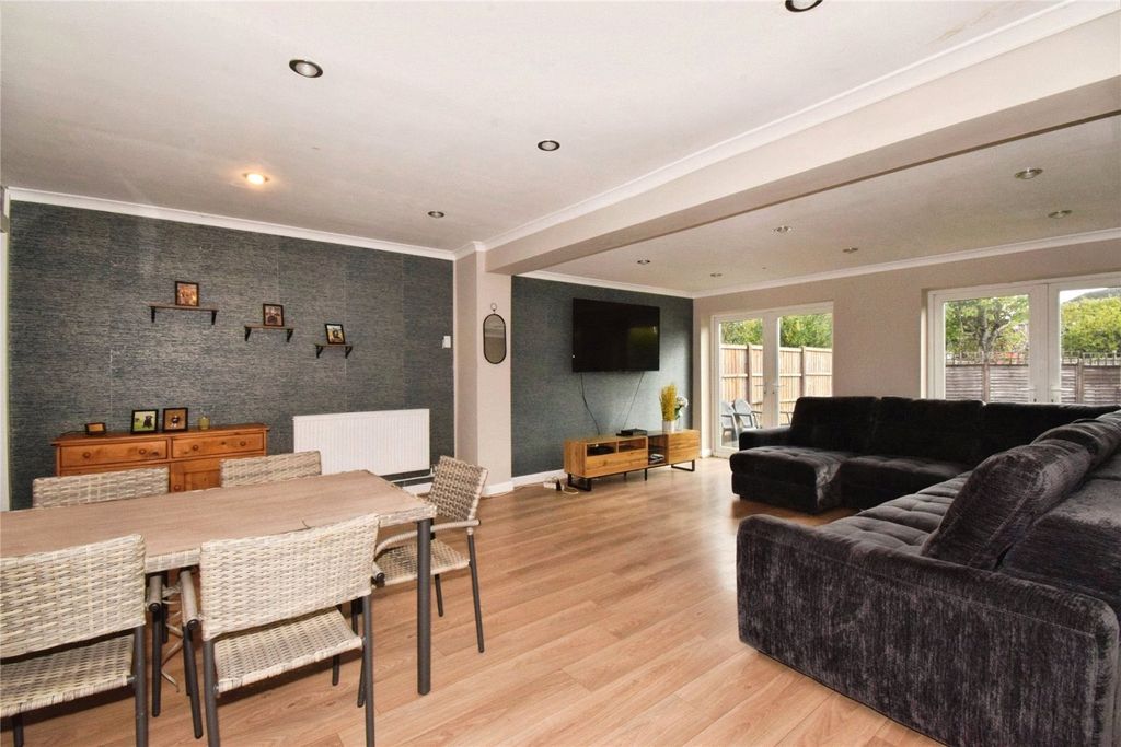 Property photo 2 of 17 Lounge/Diner