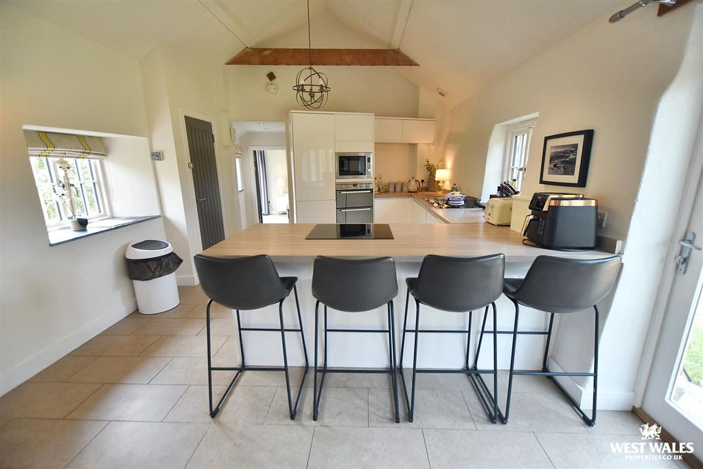 Property photo 3 of 22 13 (70).Jpg
