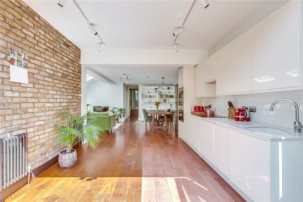 Property photo 3 of 8