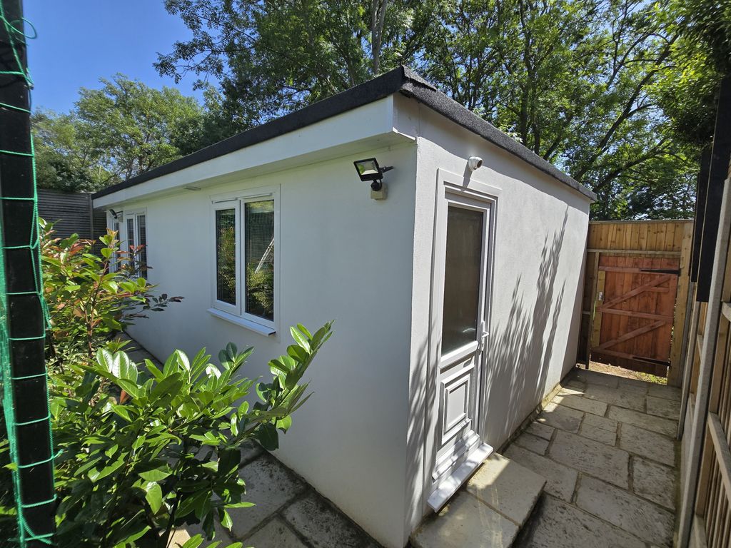 Property photo 1 of 10 1 Bed Flat To Rent Southbourne Crescent, London Nw4
