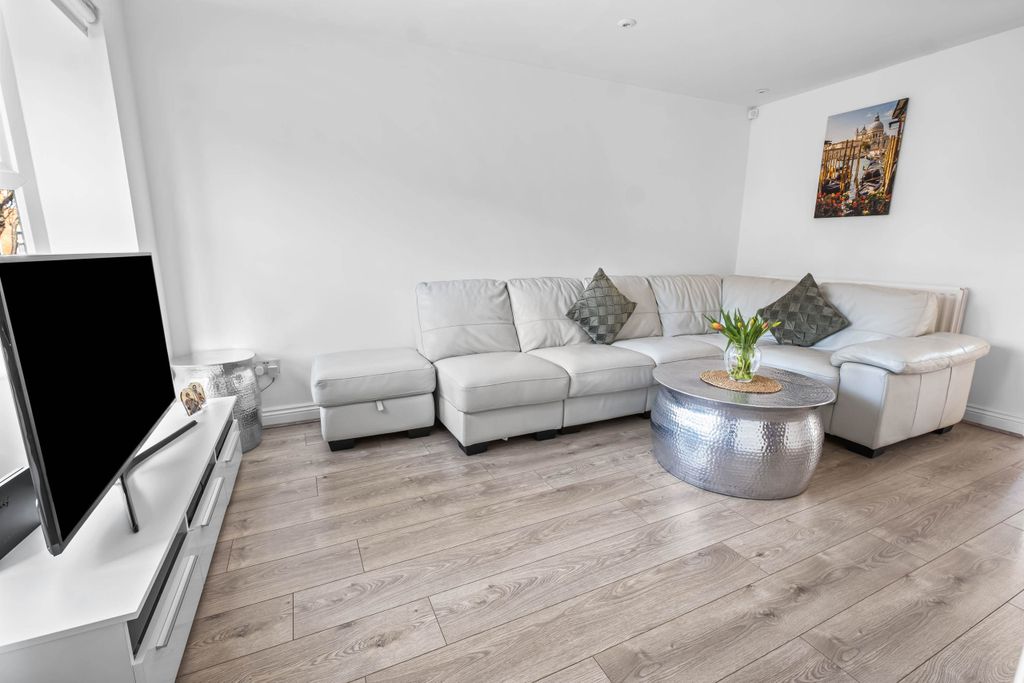 Property photo 2 of 17 Dscf00032