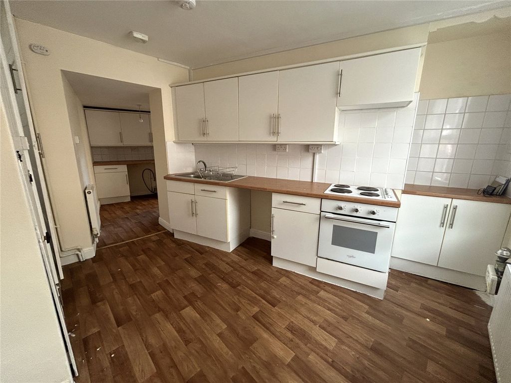Property photo 2 of 8 Kitchen
