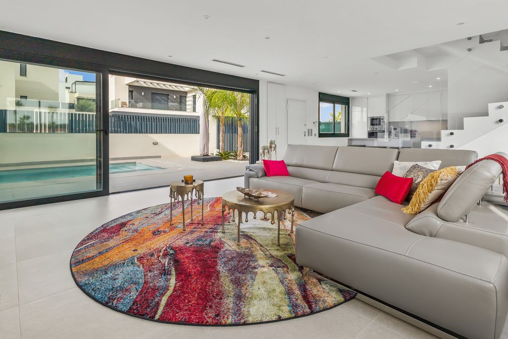 Property photo 3 of 25