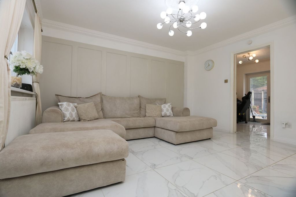 Property photo 2 of 23