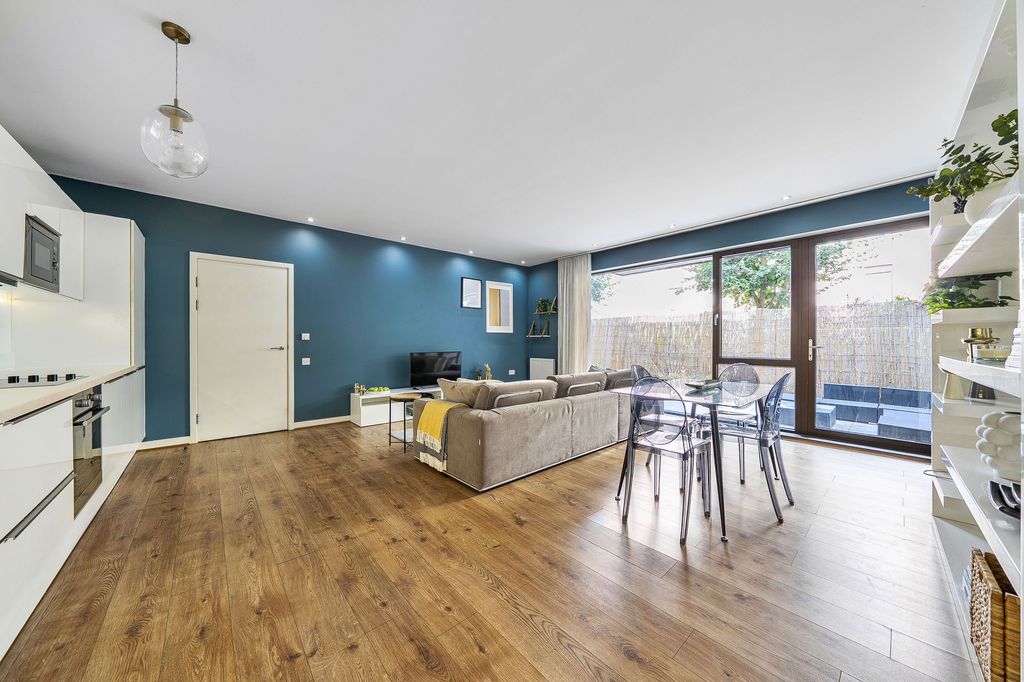 Property photo 1 of 20