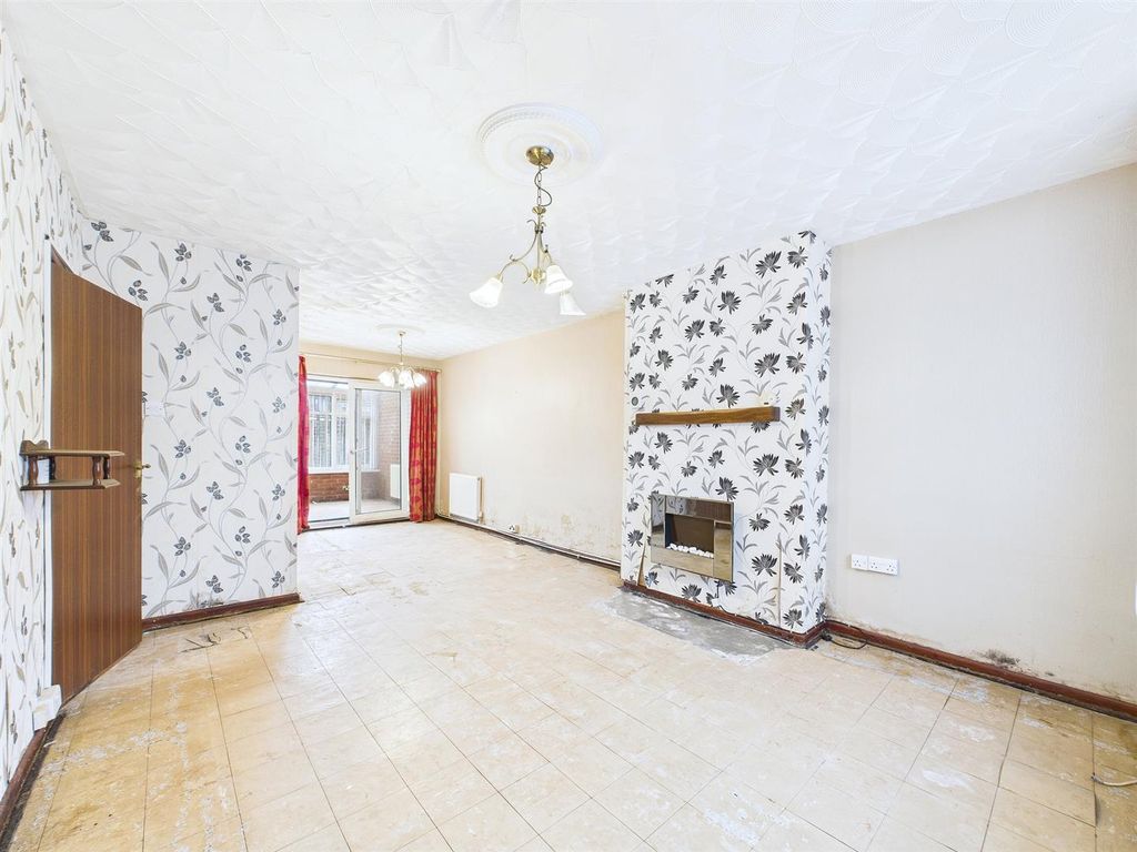 Property photo 2 of 14 2 - 3-Bed Semi In Yate.Jpg