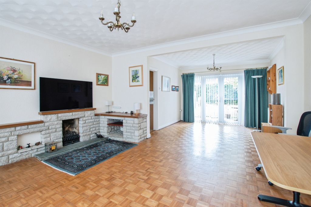 Property photo 3 of 17