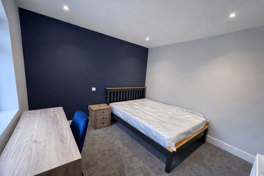 Property photo 1 of 5 Photo 5