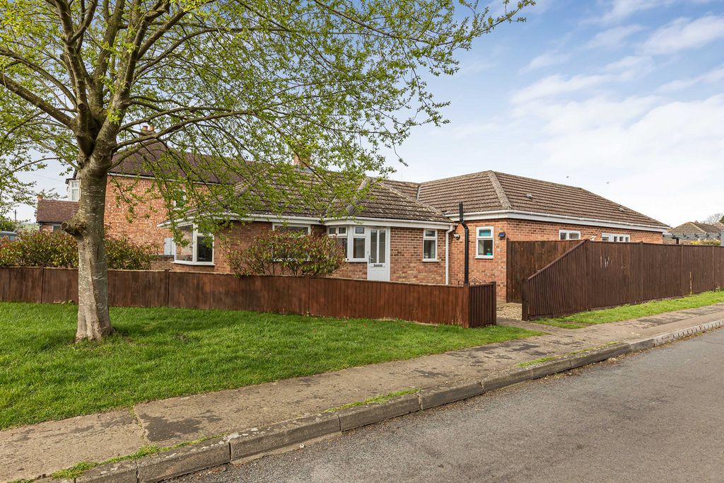 Property photo 1 of 32