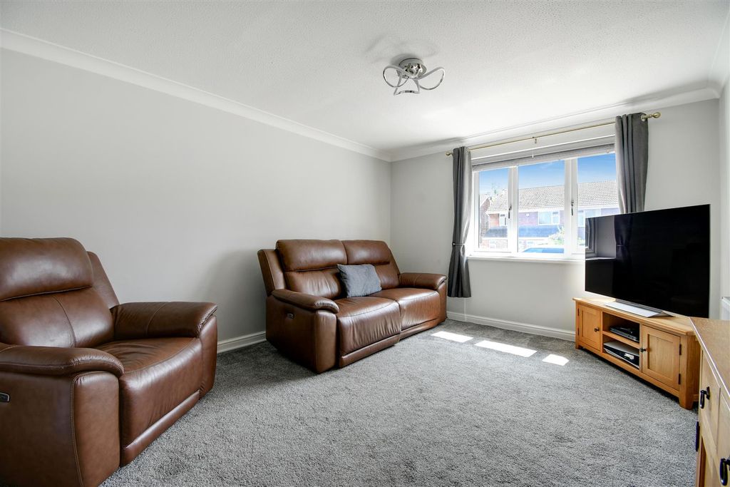 Property photo 3 of 22 Living Room