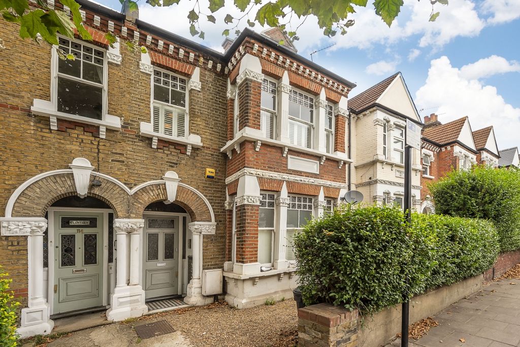 Property photo 2 of 11 112-Earlsfiedl-Ro...