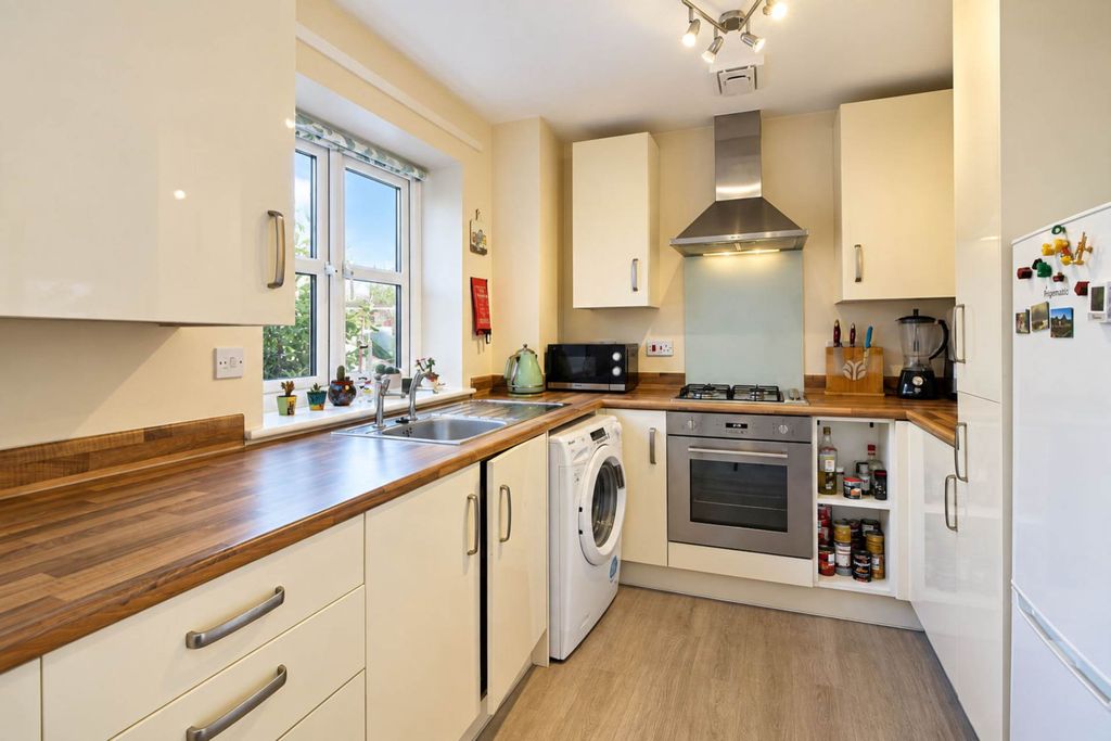 Property photo 2 of 9