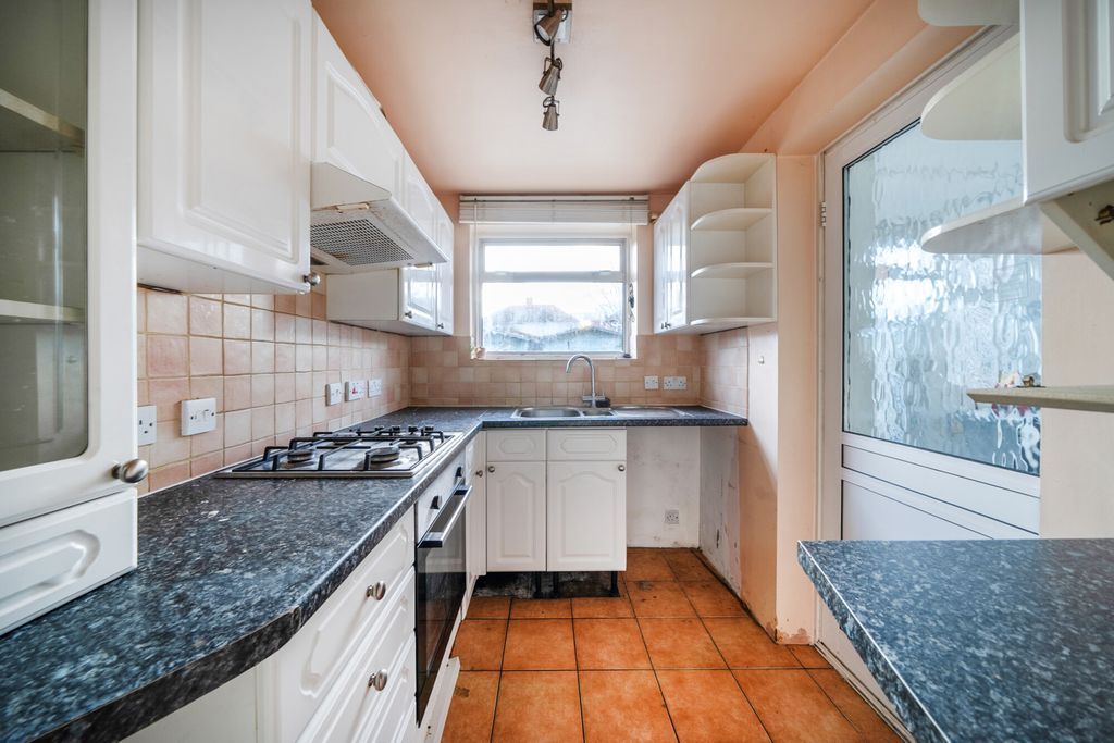 Property photo 3 of 22 1408110-9-6983805...