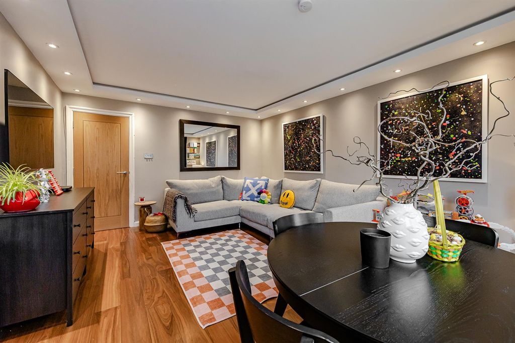 Property photo 3 of 17 Img-11.Jpg