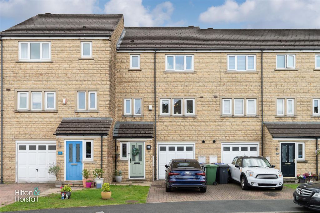 Property photo 1 of 22 Holmefield Gardens