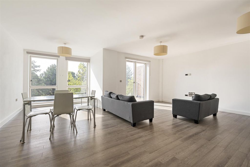 Property photo 2 of 42 Park View Mansions, E20