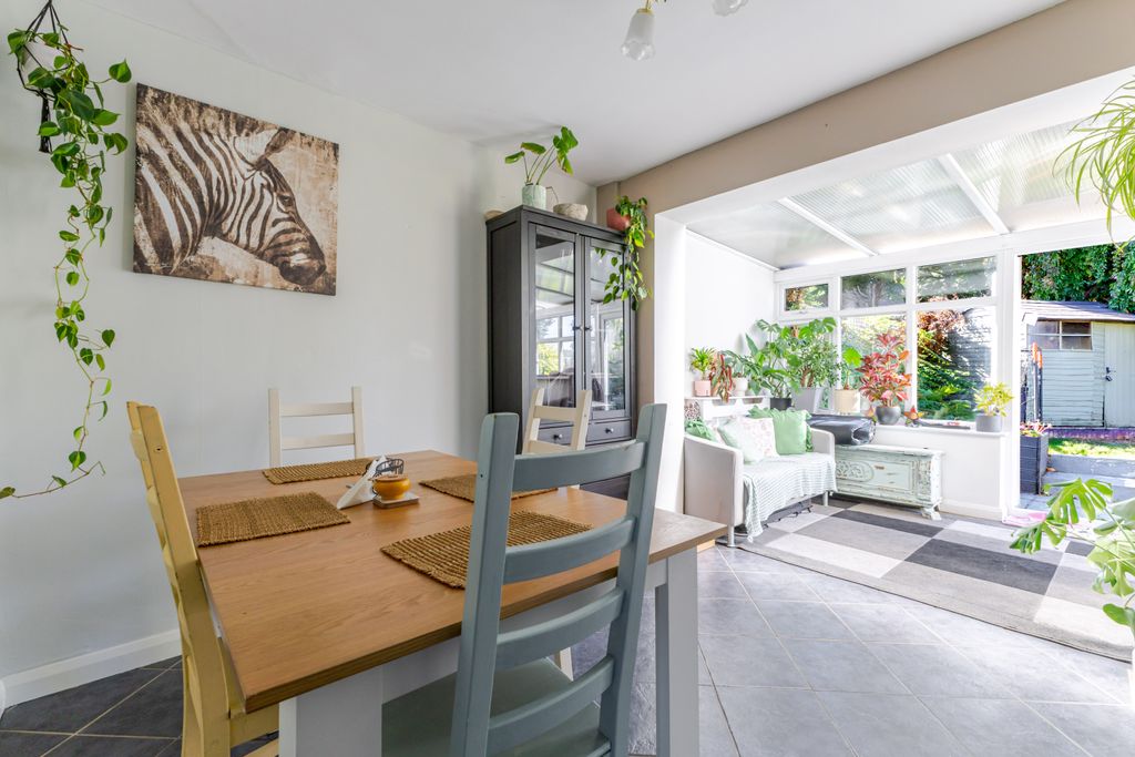 Property photo 3 of 29 Dining 1