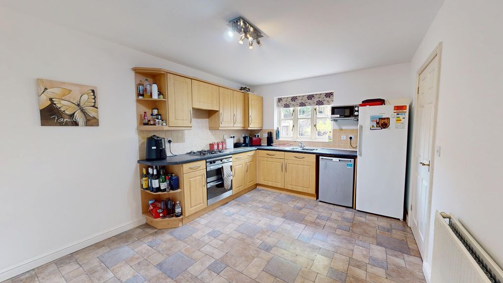 Property photo 2 of 19 4122913