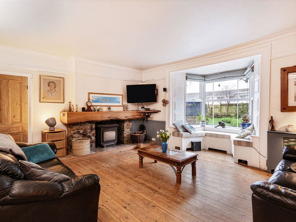 Property photo 3 of 42