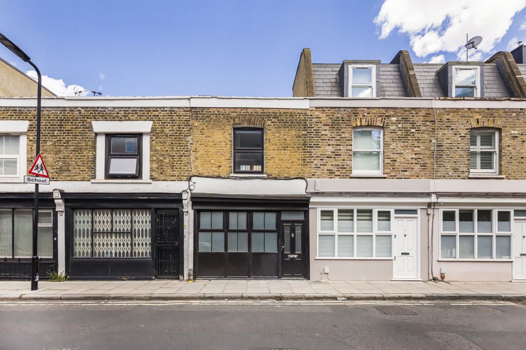 Property photo 1 of 12