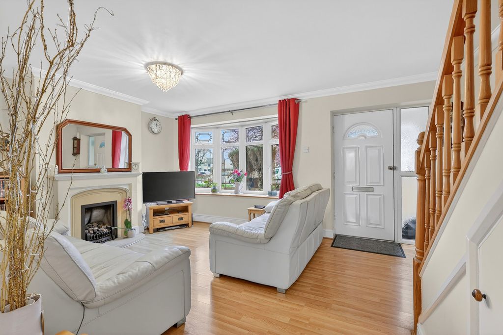 Property photo 2 of 28