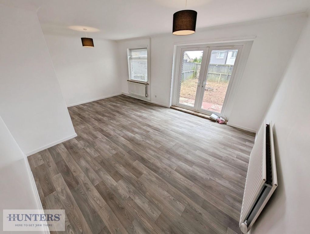 Property photo 3 of 14 Lounge / Dining Room