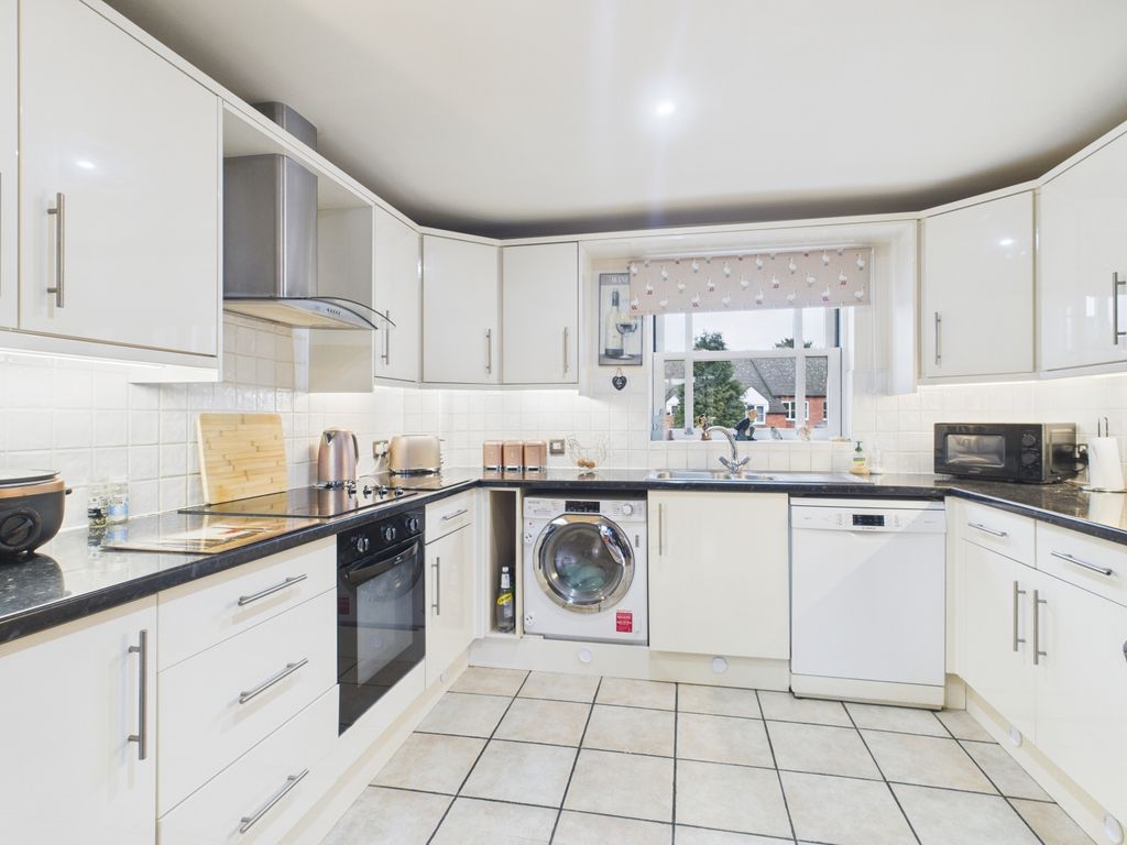 Property photo 2 of 24 Cam03293G0-Pr0251-Still018