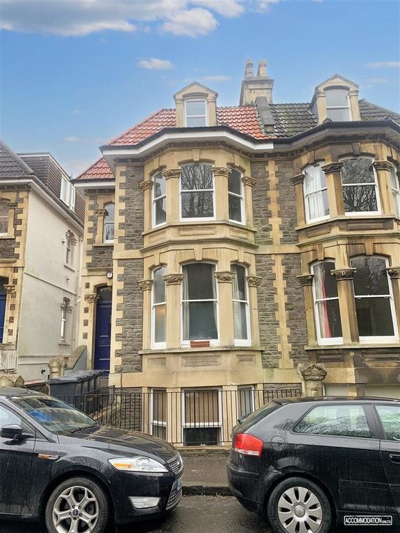 Property photo 1 of 19 Elegant Period Home With Classic Bay Windows...