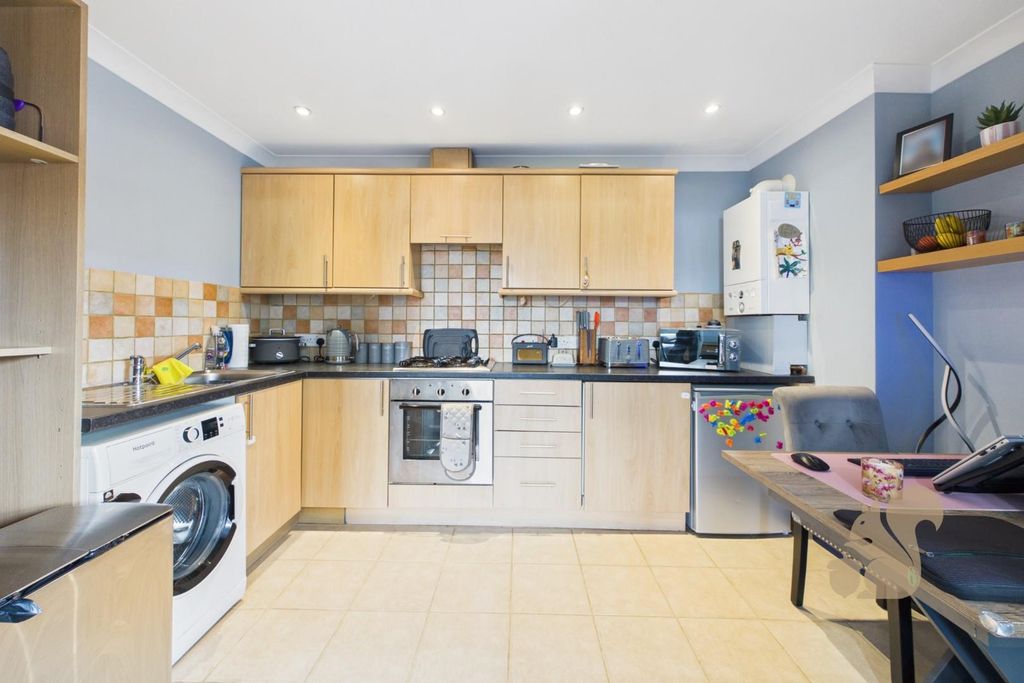 Property photo 2 of 7 Kitchen