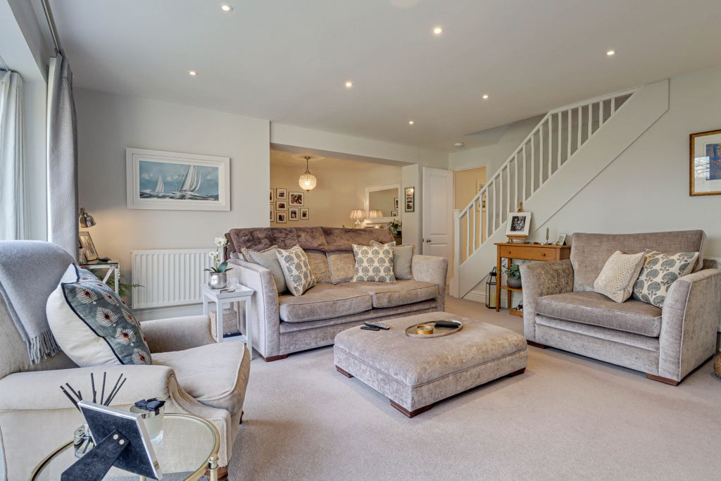 Property photo 2 of 24 Living Room